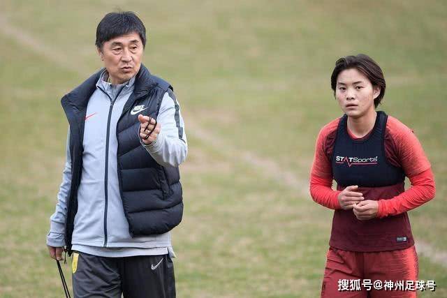 利兹联客场平布莱顿，法尔克强调本应赢得胜利